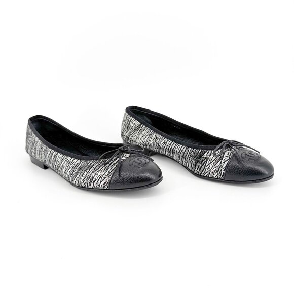 Chanel CC Cap Toe Ballet Flats Size 38 US 7-7.5 Black Silver Metallic Logo Bow - Picture 1 of 15